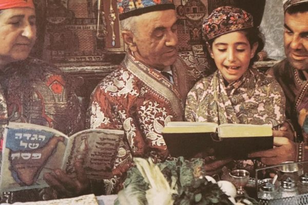 Bukharian_Jews_celebrating_Passover